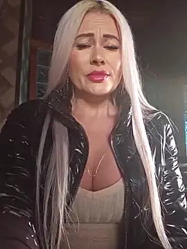 Snapshot of MILFBARBY chatting on February 13, 8:17 am MILFBARBY online show from February 13, 8:17 am