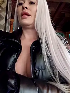 Snapshot of MILFBARBY chatting on March 7, 8:13 am MILFBARBY online show from March 7, 8:13 am