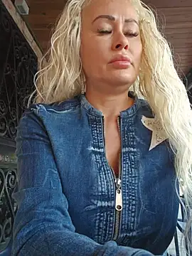 Snapshot of MILFBARBY chatting on October 2, 7:15 am MILFBARBY online show from October 2, 7:15 am