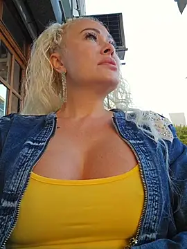 Snapshot of MILFBARBY chatting on October 5, 6:56 am MILFBARBY online show from October 5, 6:56 am