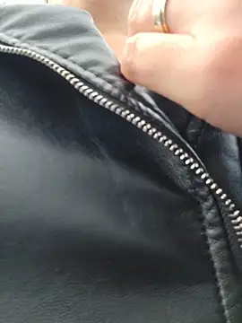 Snapshot of MILFBARBY chatting on October 12, 7:18 am MILFBARBY online show from October 12, 7:18 am