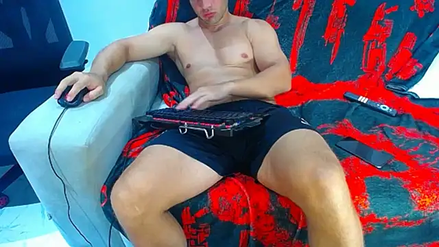 Snapshot of hugo_19cm chatting on June 22, 12:45 am hugo 19cm online show from June 22, 12:45 am