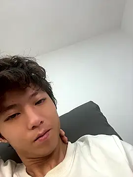 Snapshot of luo-77 chatting on July 1, 10:17 am luo-77 online show from July 1, 10:17 am