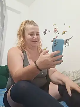Snapshot of JuliaBestX chatting on July 13, 11:40 pm JuliaBestX online show from July 13, 11:40 pm