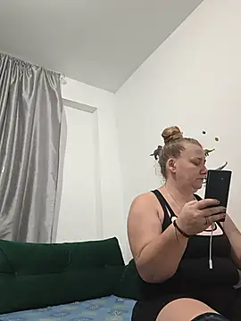 Snapshot of JuliaBestX chatting on July 17, 11:09 pm JuliaBestX online show from July 17, 11:09 pm