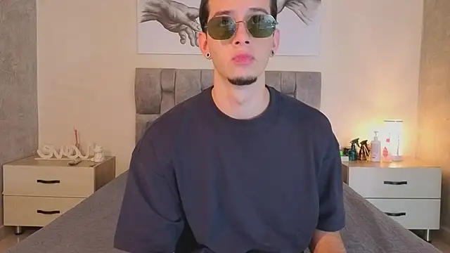 Snapshot of isaacblaze_ chatting on July 7, 3:31 am isaacblaze online show from July 7, 3:31 am