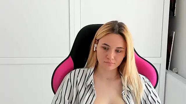 Emma starrs  online show from June 9, 12:28 pm