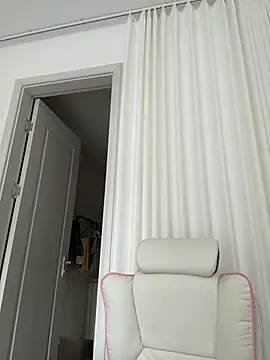 Snapshot of okgirl_23 chatting on August 7, 1:29 am okgirl 23 online show from August 7, 1:29 am