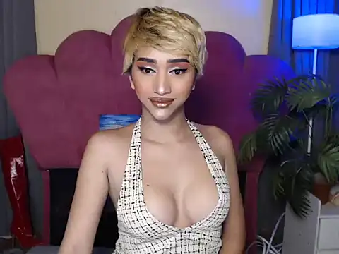 Snapshot of kylie_marie chatting on May 18, 6:03 pm kylie marie online show from May 18, 6:03 pm