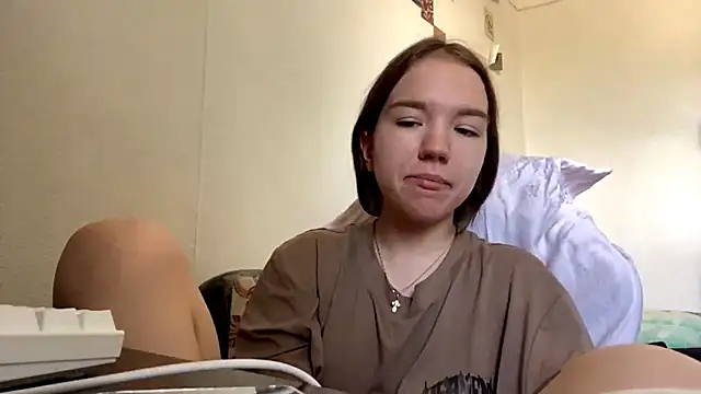 FewerCadre online show from May 25, 9:04 am