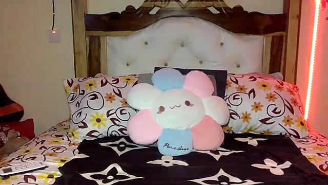 creamyamber online show from April 9, 1:05 am