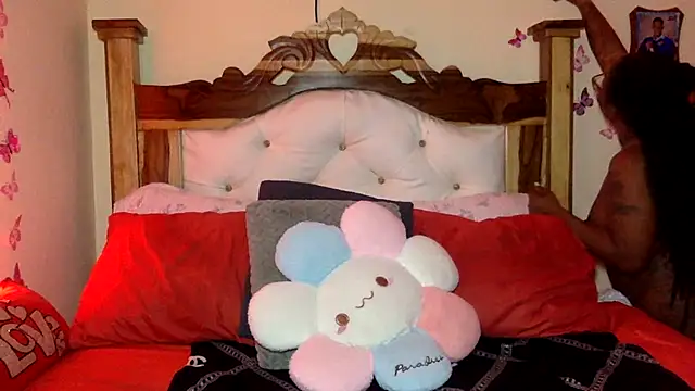 Snapshot of creamyamber chatting on May 3, 10:05 pm creamyamber online show from May 3, 10:05 pm