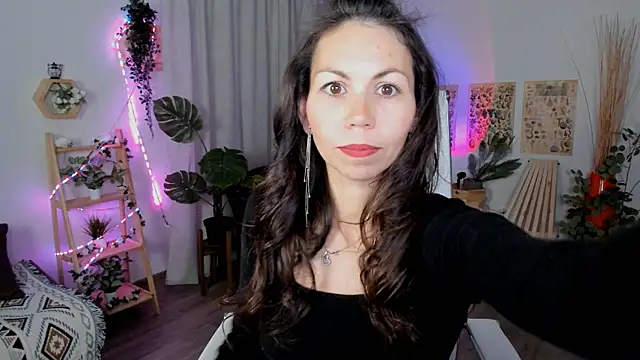 TrasyMorris online show from June 1, 4:14 am