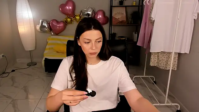 Snapshot of Lilian_Iris chatting on May 20, 1:28 pm Lilian Iris online show from May 20, 1:28 pm