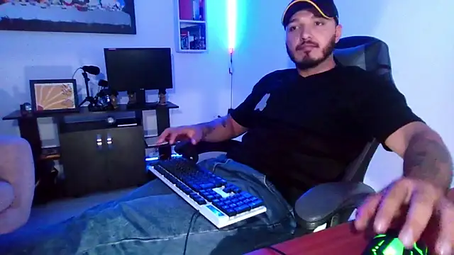 Snapshot of Thiago_420 chatting on May 15, 10:50 pm Thiago 420 online show from May 15, 10:50 pm