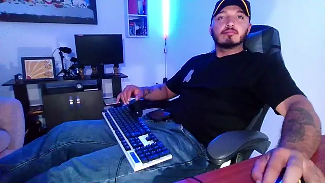 Snapshot of Thiago_420 chatting on May 15, 11:01 pm Thiago 420 online show from May 15, 11:01 pm