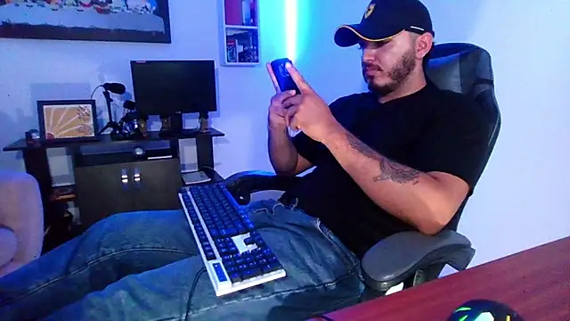 Snapshot of Thiago_420 chatting on May 15, 11:56 pm Thiago 420 online show from May 15, 11:56 pm