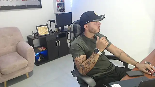 Snapshot of Thiago_420 chatting on May 25, 11:00 pm Thiago 420 online show from May 25, 11:00 pm