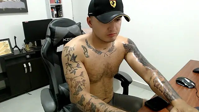 Snapshot of Thiago_420 chatting on June 11, 11:36 pm Thiago 420 online show from June 11, 11:36 pm