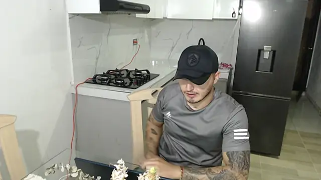 Snapshot of Thiago_420 chatting on June 22, 11:24 pm Thiago 420 online show from June 22, 11:24 pm