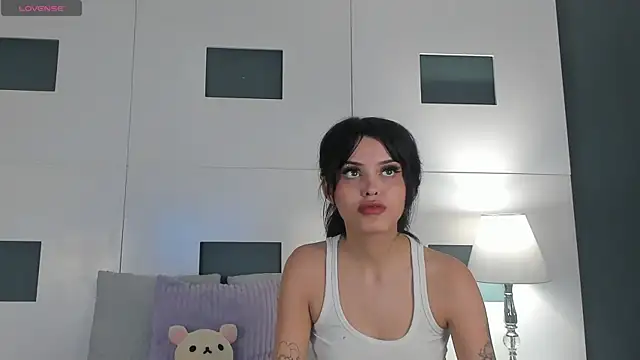 Snapshot of brattystar chatting on June 5, 7:41 pm brattystar online show from June 5, 7:41 pm