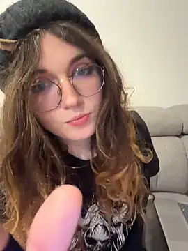 cutypiefull online show from May 15, 11:45 pm