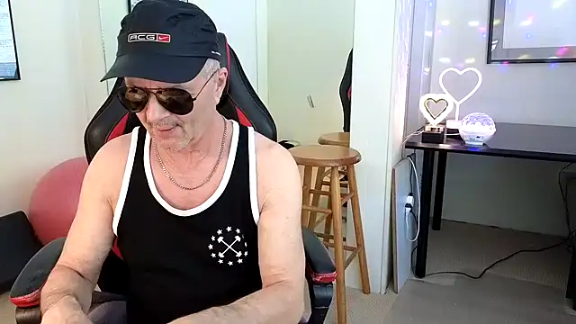 hotdadbod online show from January 27, 9:33 pm