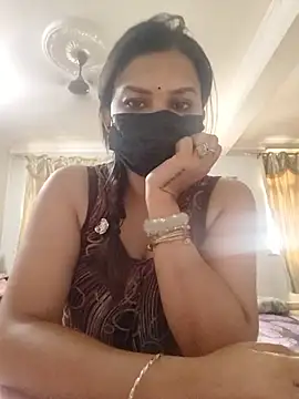 Snapshot of IndianFireQueen chatting on July 28, 8:54 am IndianFireQueen online show from July 28, 8:54 am