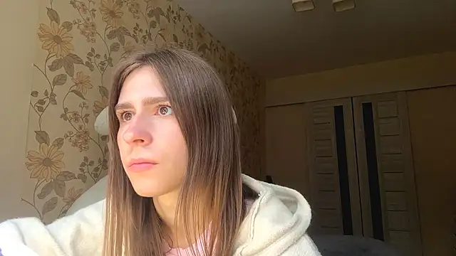 ZaraGuyette online show from June 14, 2:08 pm