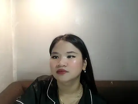 Snapshot of xLovelyMaxinex chatting on May 14, 9:27 am xLovelyMaxinex online show from May 14, 9:27 am