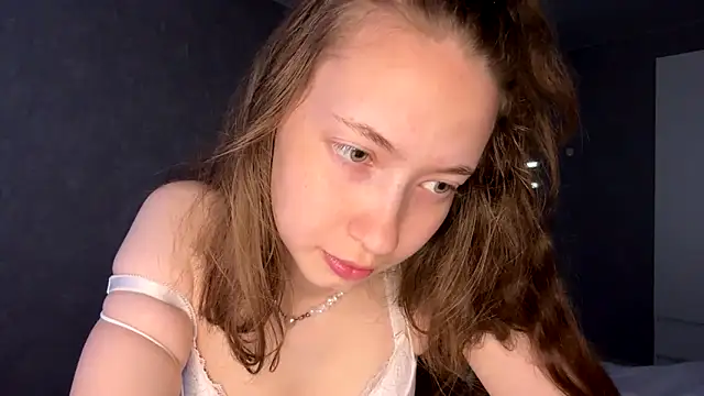 Snapshot of Emily_Mur_ chatting on June 17, 5:10 am Emily Mur online show from June 17, 5:10 am