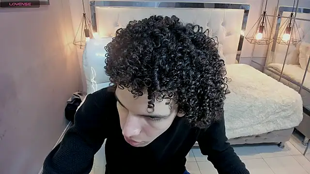 Snapshot of felix_haze chatting on June 23, 5:44 pm felix haze online show from June 23, 5:44 pm