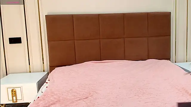 lalisabrown online show from June 21, 11:13 am