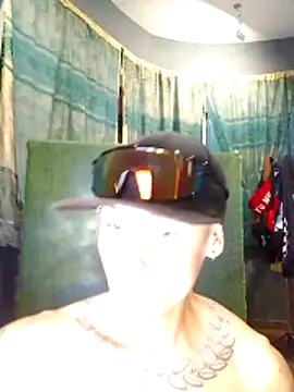 Snapshot of maxwell_crazy1 chatting on June 13, 12:08 am maxwell crazy1 online show from June 13, 12:08 am