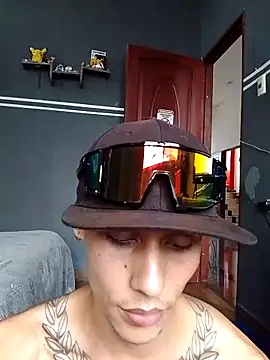 Snapshot of maxwell_crazy1 chatting on June 14, 4:31 pm maxwell crazy1 online show from June 14, 4:31 pm
