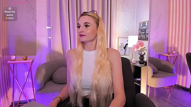 Mila  Lux online show from June 14, 1:46 pm