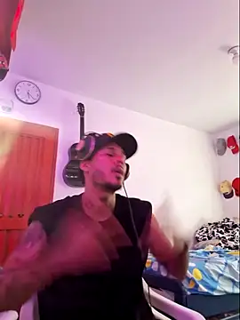 Snapshot of boyzac_ chatting on May 28, 7:55 pm boyzac online show from May 28, 7:55 pm