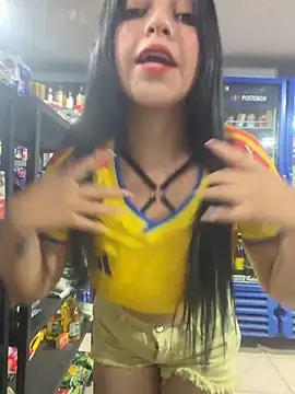 Snapshot of Miel_rousse chatting on June 18, 6:13 am Miel rousse online show from June 18, 6:13 am
