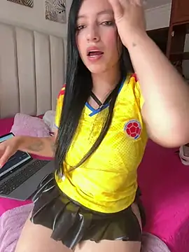 Snapshot of Miel_rousse chatting on June 28, 3:40 pm Miel rousse online show from June 28, 3:40 pm