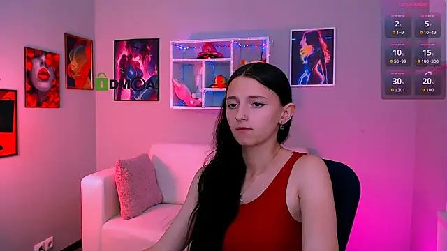 Snapshot of caroline_honeyy chatting on June 8, 1:00 pm caroline honeyy online show from June 8, 1:00 pm