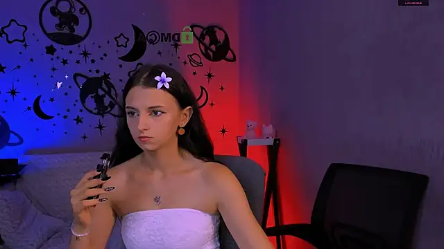 Snapshot of caroline_honeyy chatting on July 13, 9:01 am caroline honeyy online show from July 13, 9:01 am