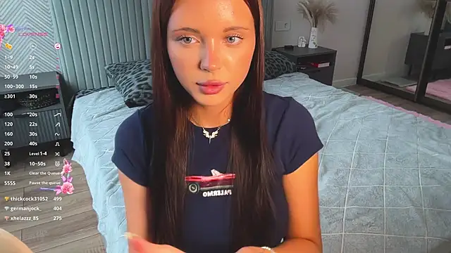 Snapshot of aminaliven chatting on June 16, 4:09 pm aminaliven online show from June 16, 4:09 pm