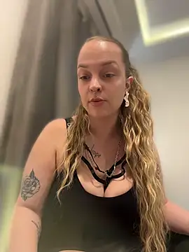 Snapshot of WaitingLucia chatting on May 21, 3:19 pm WaitingLucia online show from May 21, 3:19 pm