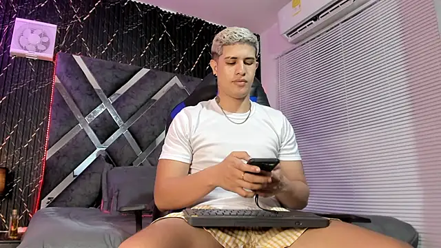 dominic connor online show from June 1, 3:19 am