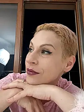 Snapshot of KittyDesiree chatting on June 25, 7:07 pm KittyDesiree online show from June 25, 7:07 pm