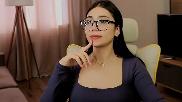honeylanaa online show from June 9, 4:13 am