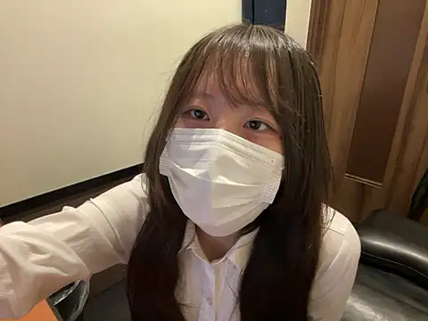 Snapshot of miniminimo_o chatting on June 20, 10:07 am miniminimo o online show from June 20, 10:07 am