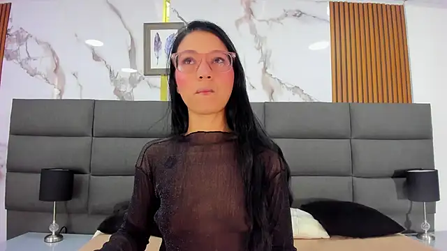 Snapshot of SophiieCalloway1 chatting on June 3, 2:19 pm SophiieCalloway1 online show from June 3, 2:19 pm