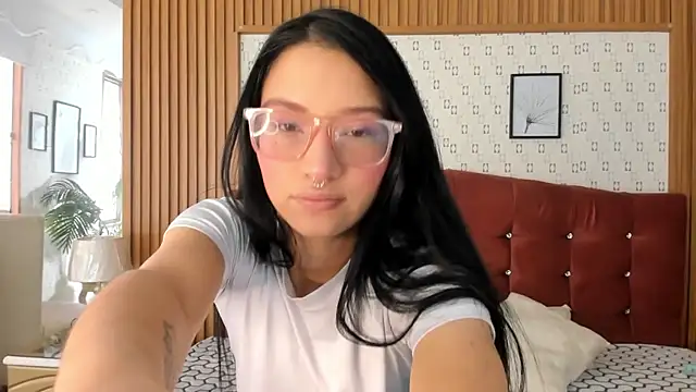 Snapshot of SophiieCalloway1 chatting on June 9, 2:17 pm SophiieCalloway1 online show from June 9, 2:17 pm