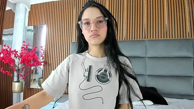 Snapshot of SophiieCalloway1 chatting on July 2, 2:56 pm SophiieCalloway1 online show from July 2, 2:56 pm